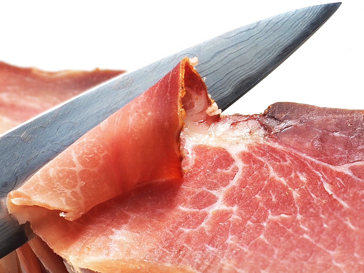 Sposób na urozmaicenie przepysznej przystawki – śliwka w szynce parmeńskiej z sałatką